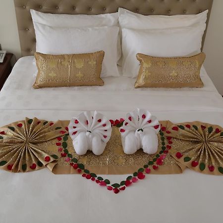 Pacific Hotel Yangon Bagian luar foto