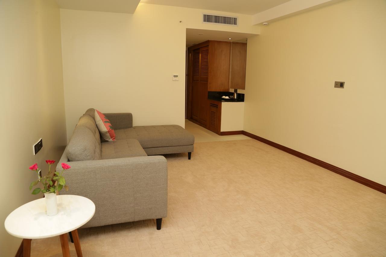 Pacific Hotel Yangon Bagian luar foto