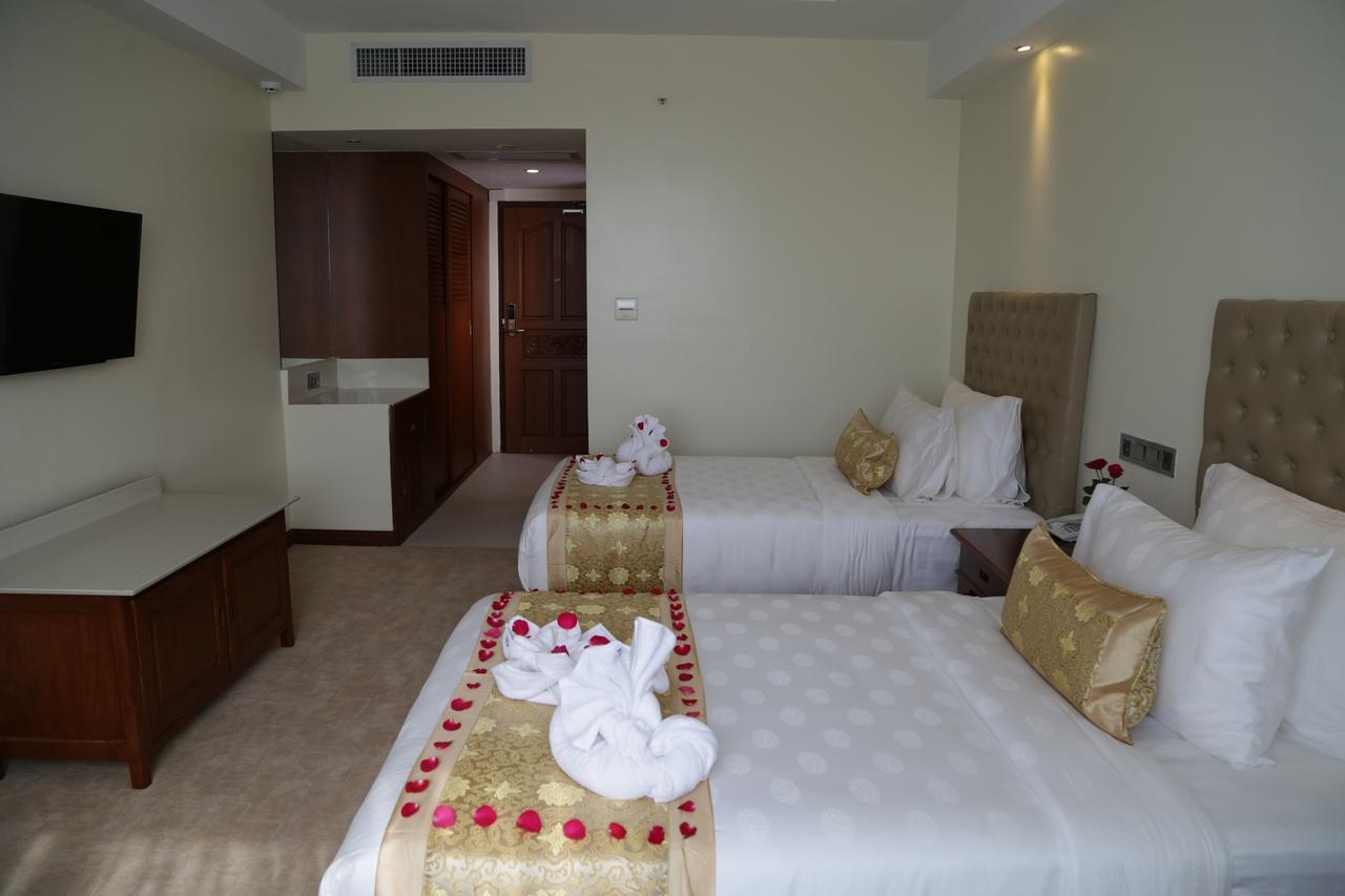 Pacific Hotel Yangon Bagian luar foto