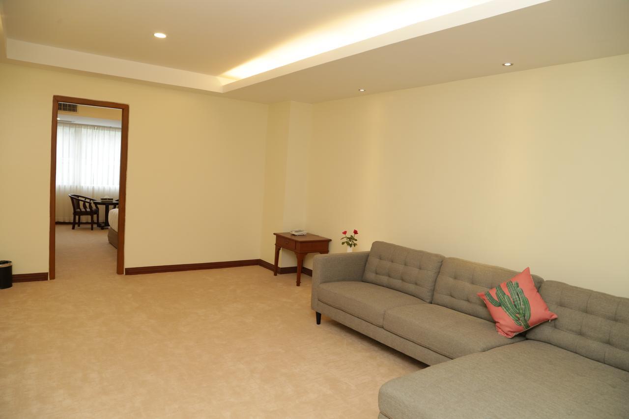 Pacific Hotel Yangon Bagian luar foto