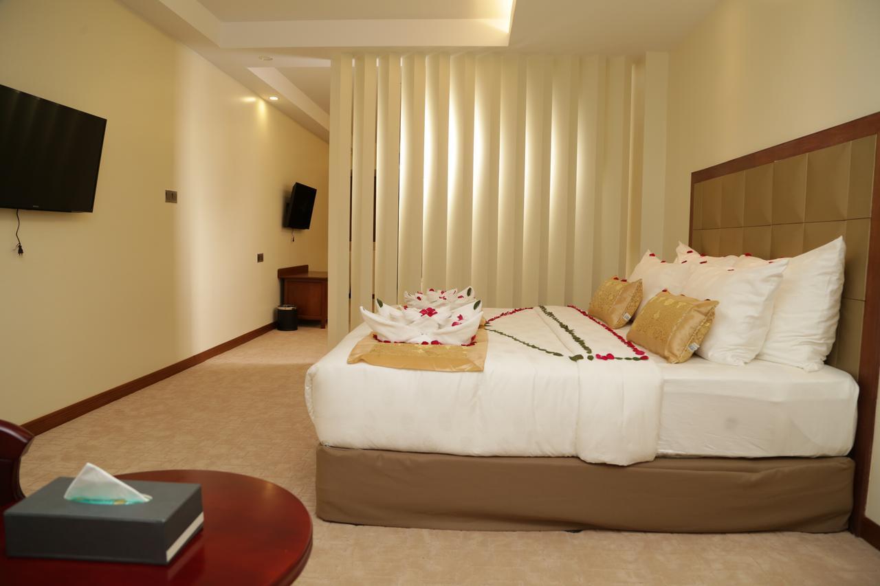 Pacific Hotel Yangon Bagian luar foto
