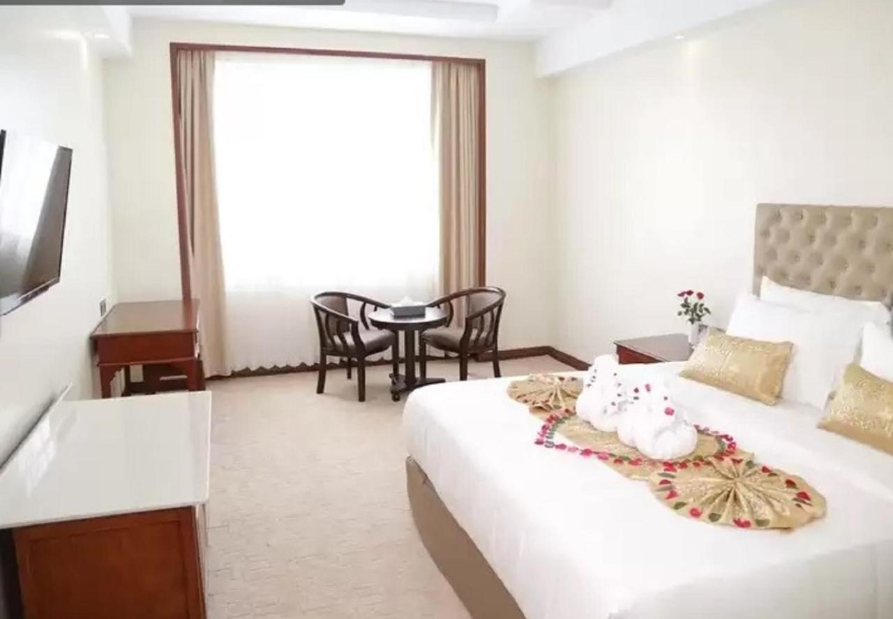 Pacific Hotel Yangon Bagian luar foto